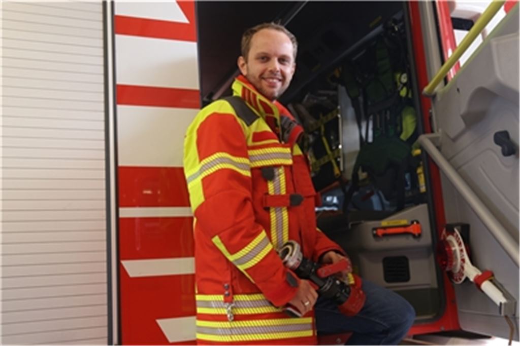 Florian Wessinger kennt sich als Wiernsheimer Kämmerer nicht nur mit Zahlen, sondern als ehrenamtlicher Feuerwehrmann auch mit Löscheinsätzen aus.Foto: Deeg