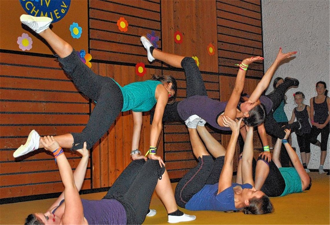 Flower-Power – die Mädchenturnerinnen begeistern.Fotos: Stahlfeld