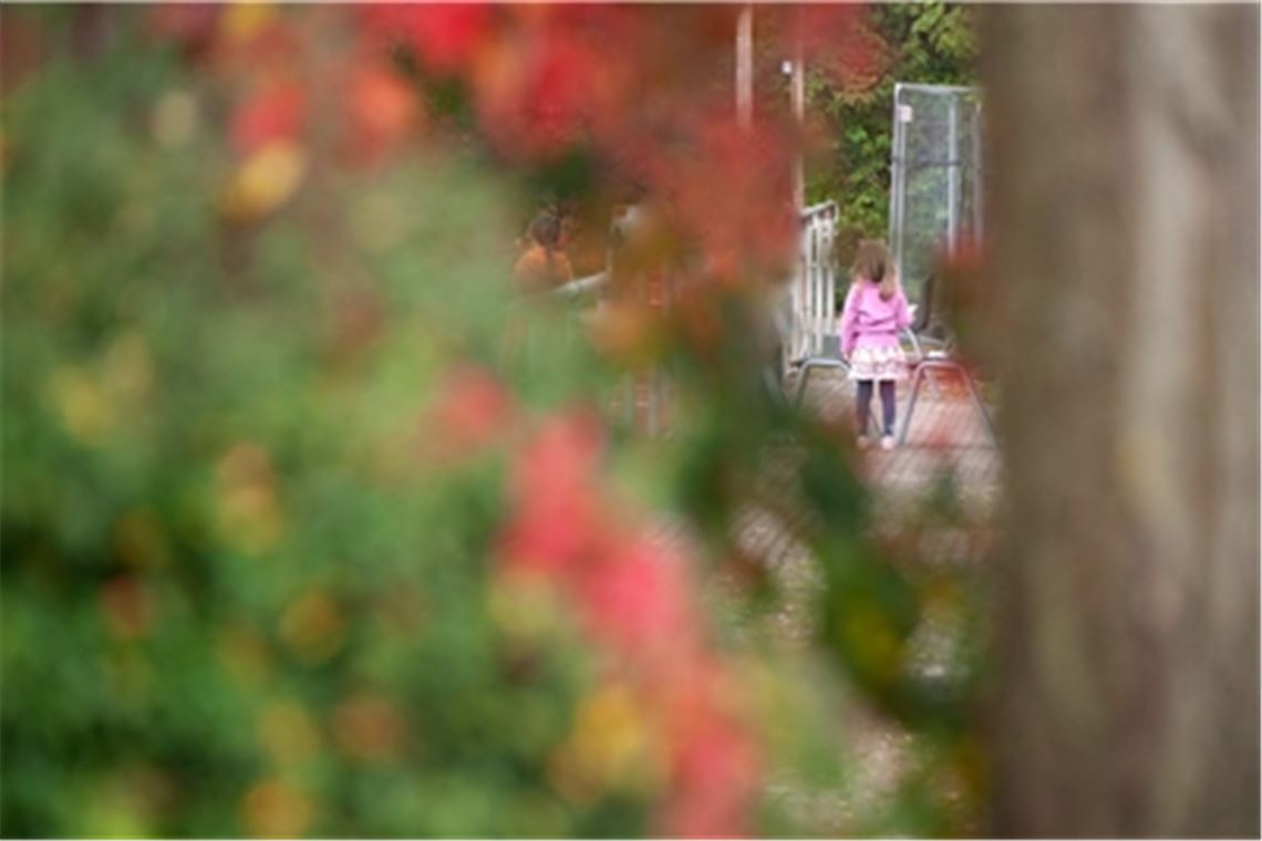 Flüchtlinge brauchen Unterkünfte. Das Thema bereitet dem Enzkreis und den Kommunen zunehmend Kopfzerbechen. Das Foto zeigt geflüchtete Kinder, die aktuell in der Mühlacker Kerschensteinerhalle leben. Foto: Fotomoment 