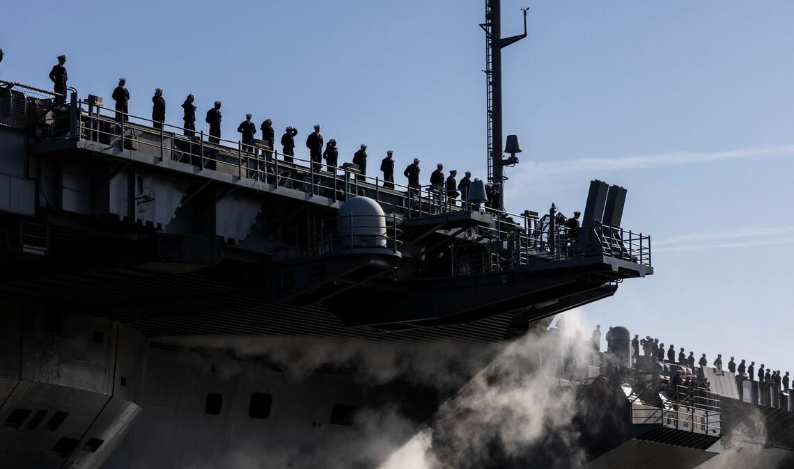 Flugzeugträgers USS George H.W. Bush legt ab