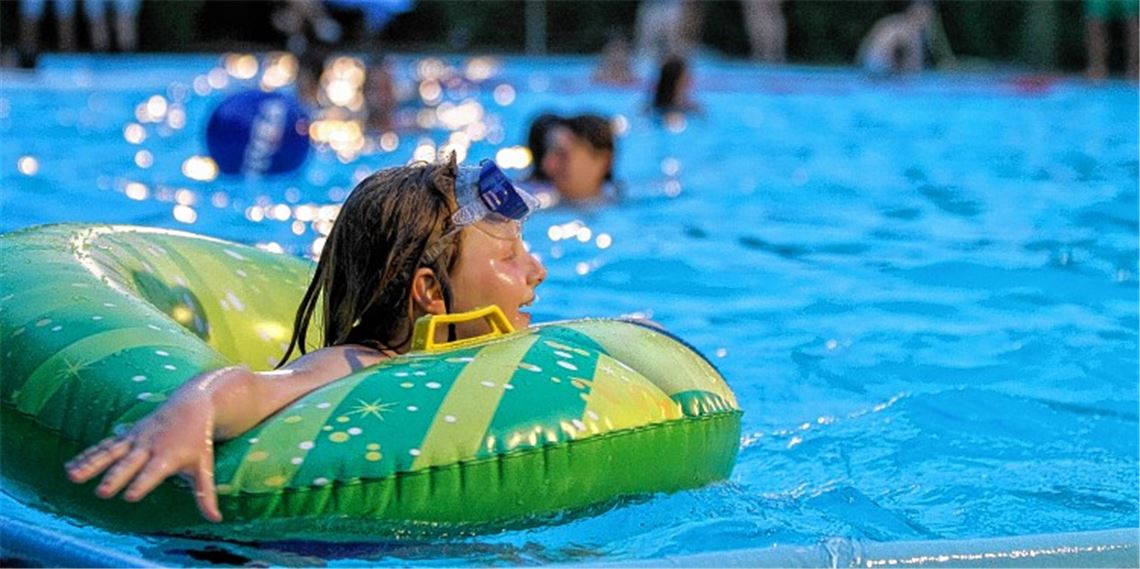 Flutlichtschwimmen