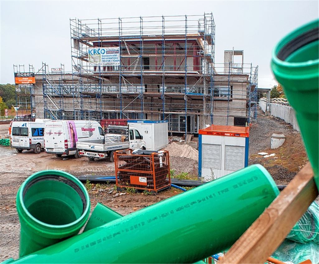 Fortschritte – beim Bau und bei den Kosten: die neue Hauptfeuerwache am Senderhang.