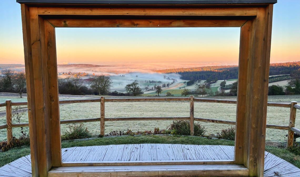 Foto 17: Und noch ein Landschaftsgemälde, diesmal sogar mit Rahmen: Ausblick vom...