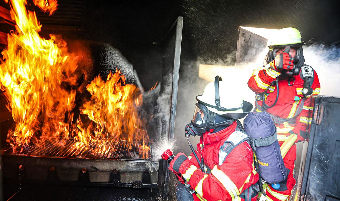 Foto 18: Eine heiße Angelegenheit: Unsere Redakteurin beim Selbstversuch im Bran...