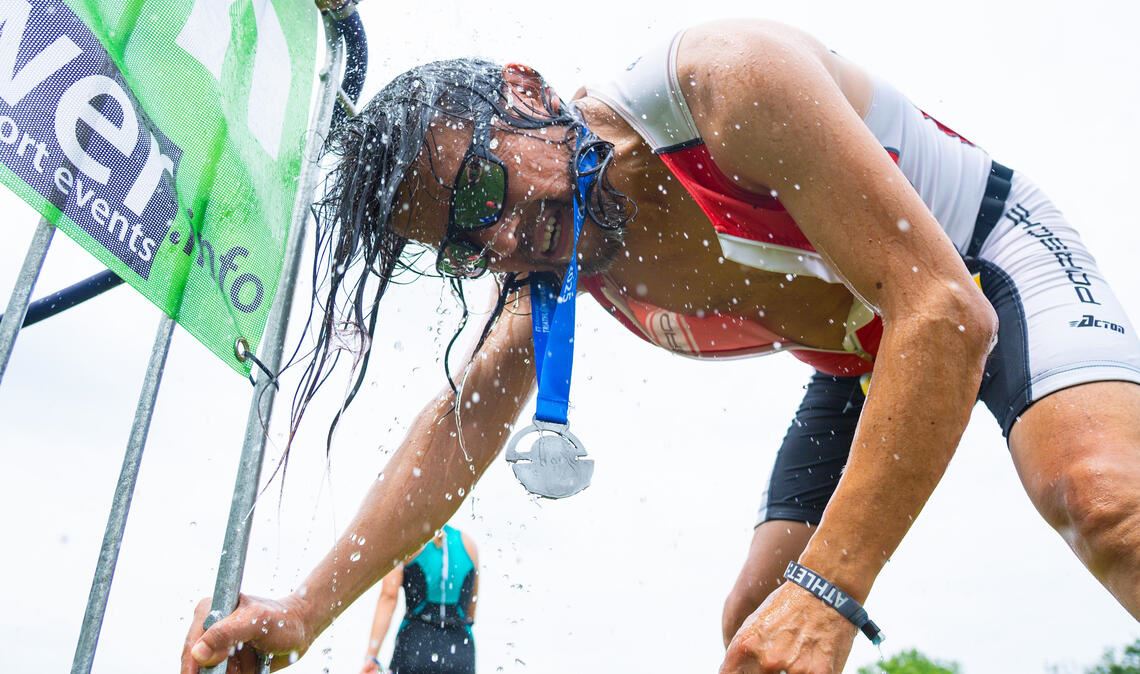 Foto 20: Völlig erschöpft und gleichzeitig total glücklich – das ist Triathlon. ...