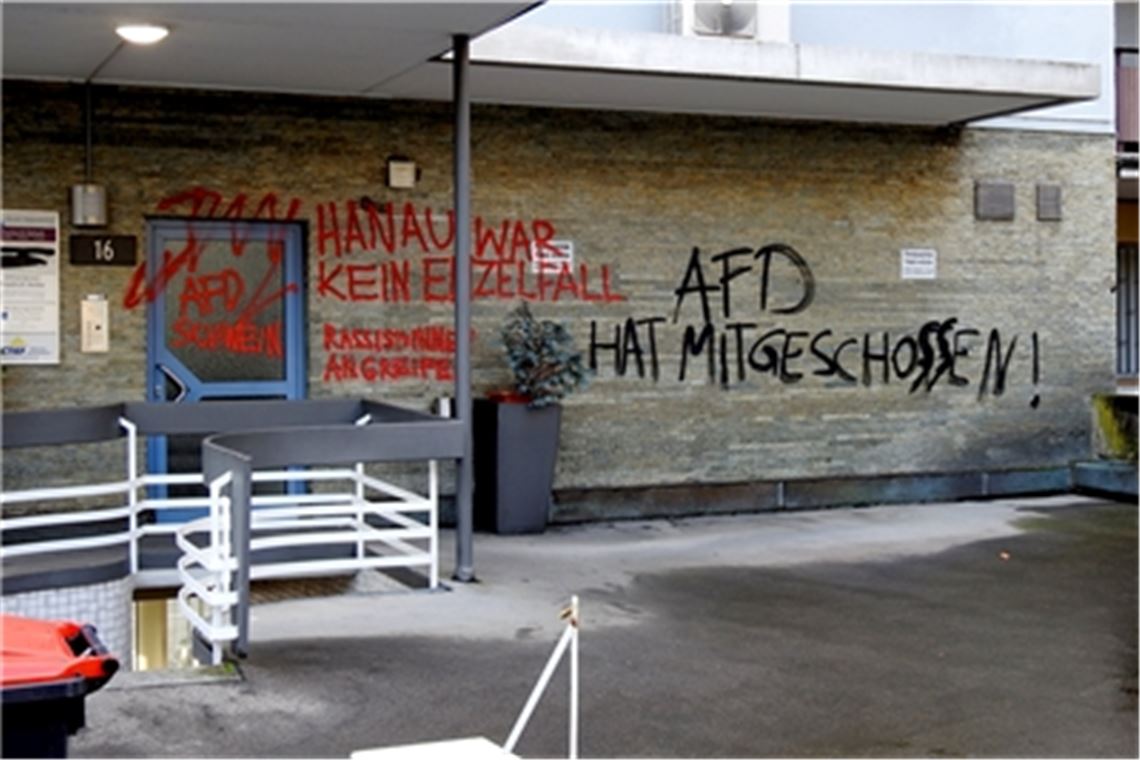 Polizei ermittelt nach Farbanschlag auf AfD-Büro Foto: Fix