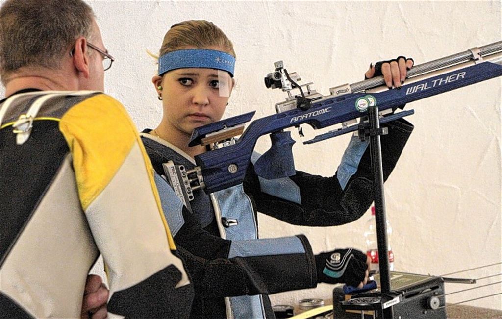 Fragender Blick von Lisa Winkler zum Teamkollegen Elmar Quere. Trotz Topresultaten ist Wiernsheims Nummer eins mit ihrer Leistung lange nicht zufrieden.