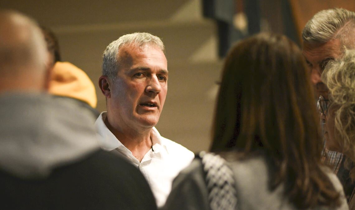„Die Zeit heilt alle Wunden. Hoffe ich.“ Fraktionskollegen im Gemeinderat und zwischenzeitlich Konkurrenten im OB-Wahlkampf: Ulrich Hagenbuch und Stefan Aßmus (Bild unten) verpassen die Stichwahl. Fotos: Schüller