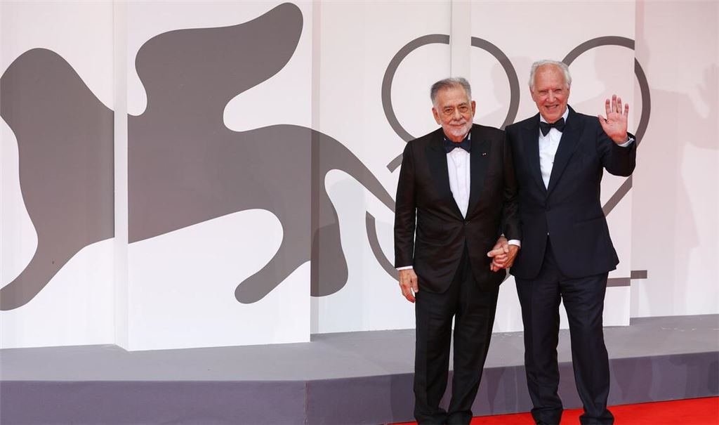 Francis Ford Coppola (l) und Werner Herzog auf dem roten Teppich.