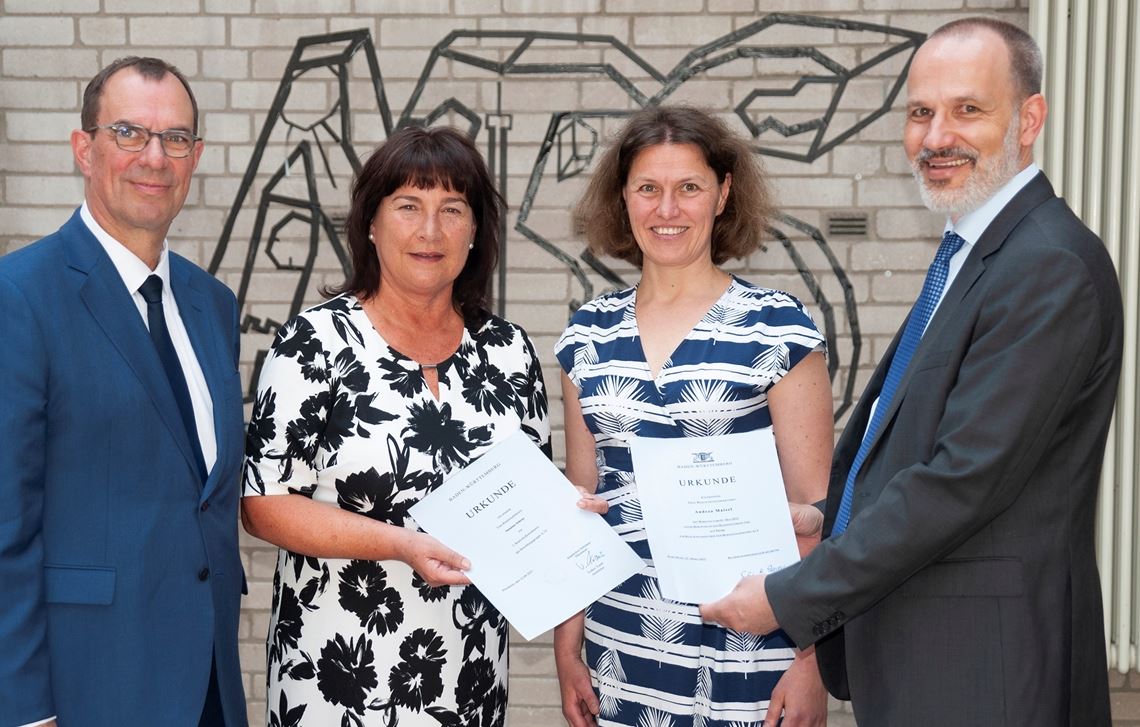 Frank Schneider, Andrea Maisel, Susanne Schray und Volker Traub (v.li.) bei der Feier zur Amtseinführung, die von der Schulband musikalisch begleitet wird. Fotos: Fotomoment