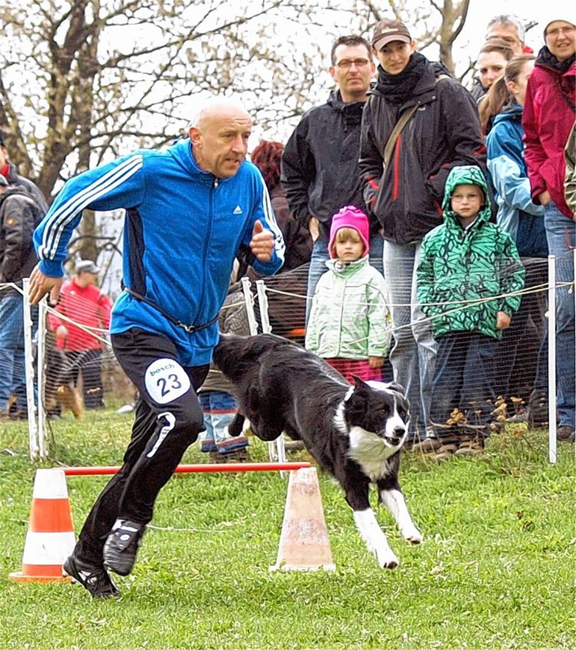 Frank Zundel (VdH Iptingen) kommt mit Border Collie Toni auf 214 Punkte und belegt im Vierkampf in der Altersklasse 51 M den zweiten Platz. Foto: Appich