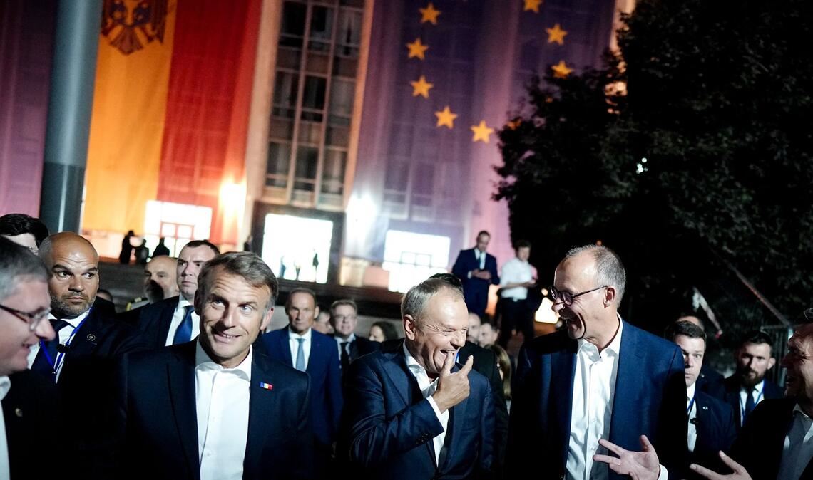 Bilder des Tages Frankreichs Präsident Emmanuel Macron, Donald Tusk, Ministerpräsident von Polen, und Bundeskanzler Friedrich Merz beim Unabhängigkeitsfest in Chisinau.