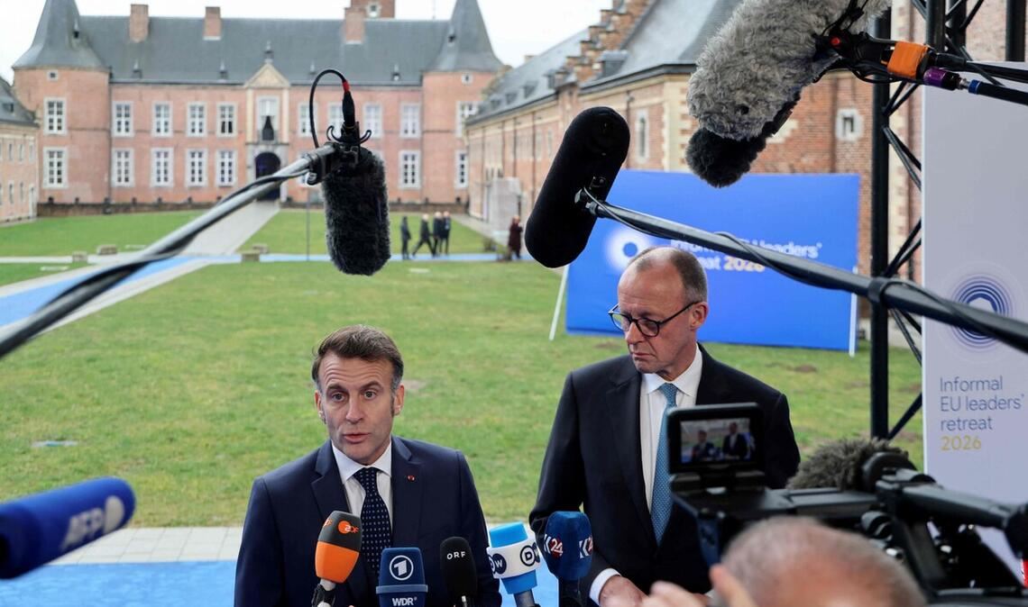 Frankreichs Präsident Macron (links) und Kanzler Merz suchen auf dem EU-Gipfel in Alden Biesen nach Wegen, die EU wieder auf Wachstumskurs zu bringen.