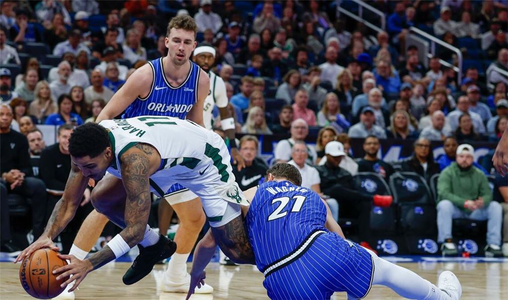 Franz Wagner (hinten) erzielte bei seinem Comeback 14 Punkte.