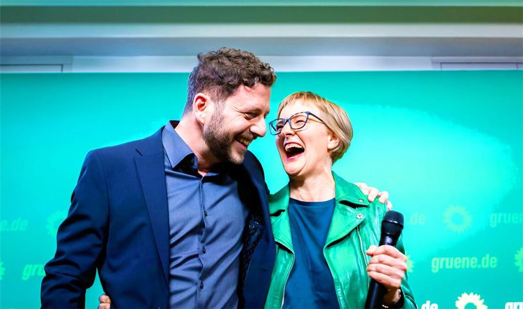 Franziska Brantner (rechts)und Felix Banaszak, die Bundesvorsitzenden von Bündnis 90/Die Grünen, in der  Parteizentrale