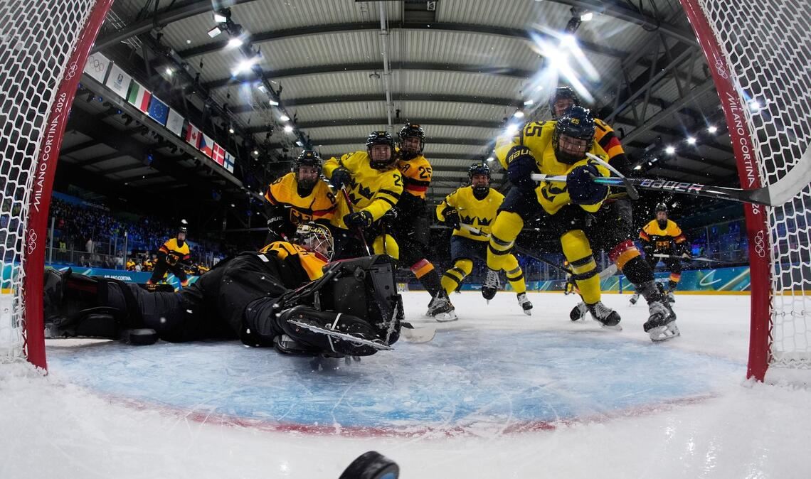 Frauen-Eishockey: Schweden eröffnet Spiel gegen Deutschland mit Tor in Mailand