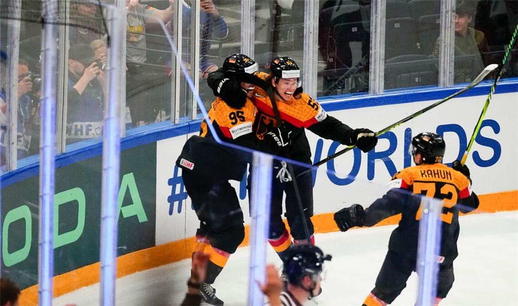 Frederik Tiffels (l) schoss Deutschland ins WM-Finale.