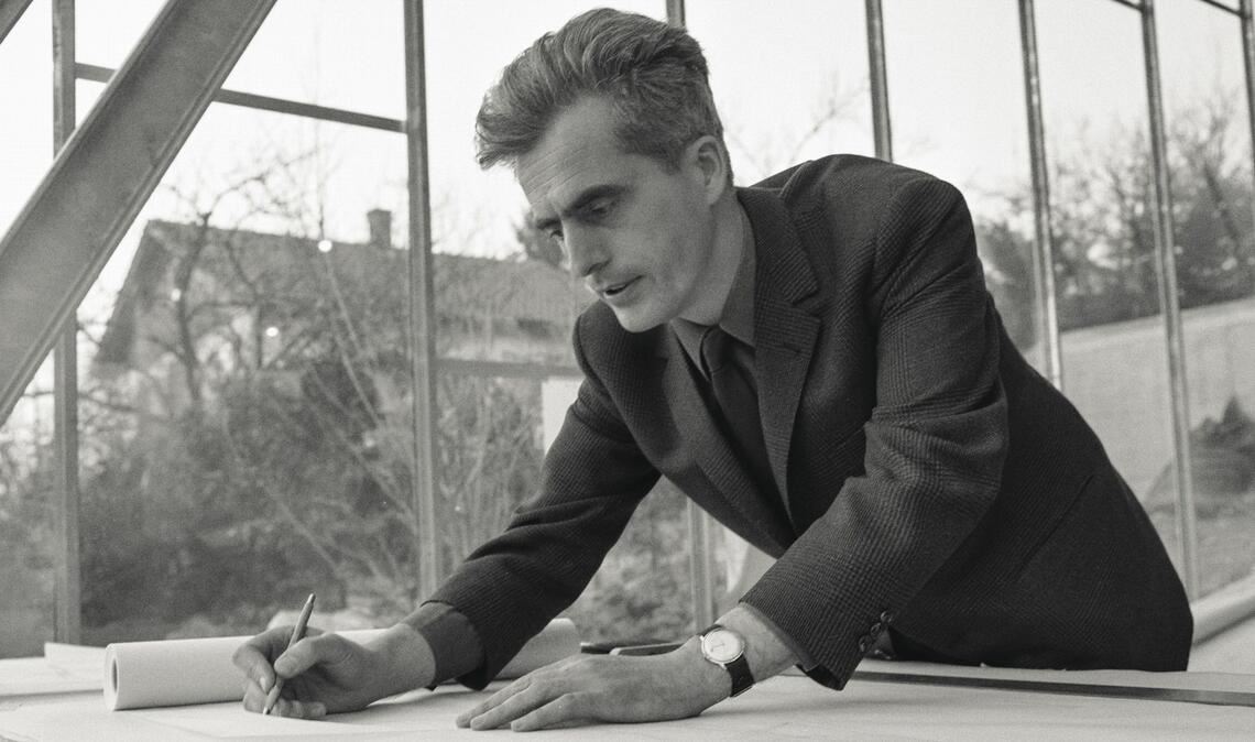 Frei Otto in seinem Atelier in Warmbronn (circa 1969)