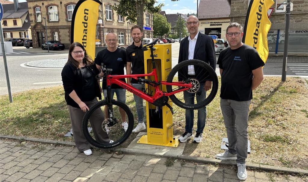 Freude bei allen Beteiligten über das neue Hilfsangebot in Ölbronn. Foto: ADAC Nordbaden