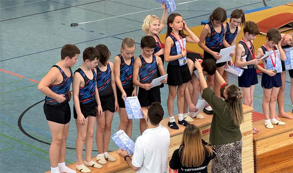 Freude bei den Turnern der TSG Niefern über den Doppelsieg. Foto: privat