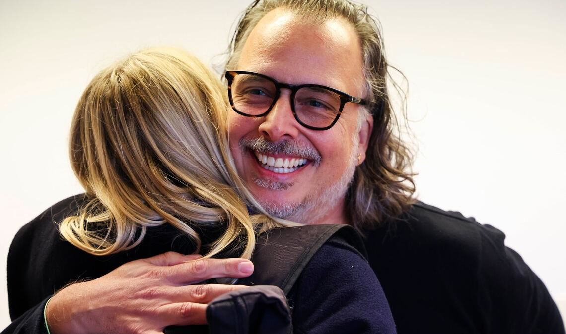 Freude über Erfolg vor Gericht: Unternehmer darf Namen "Likör ohne Ei" verwenden.