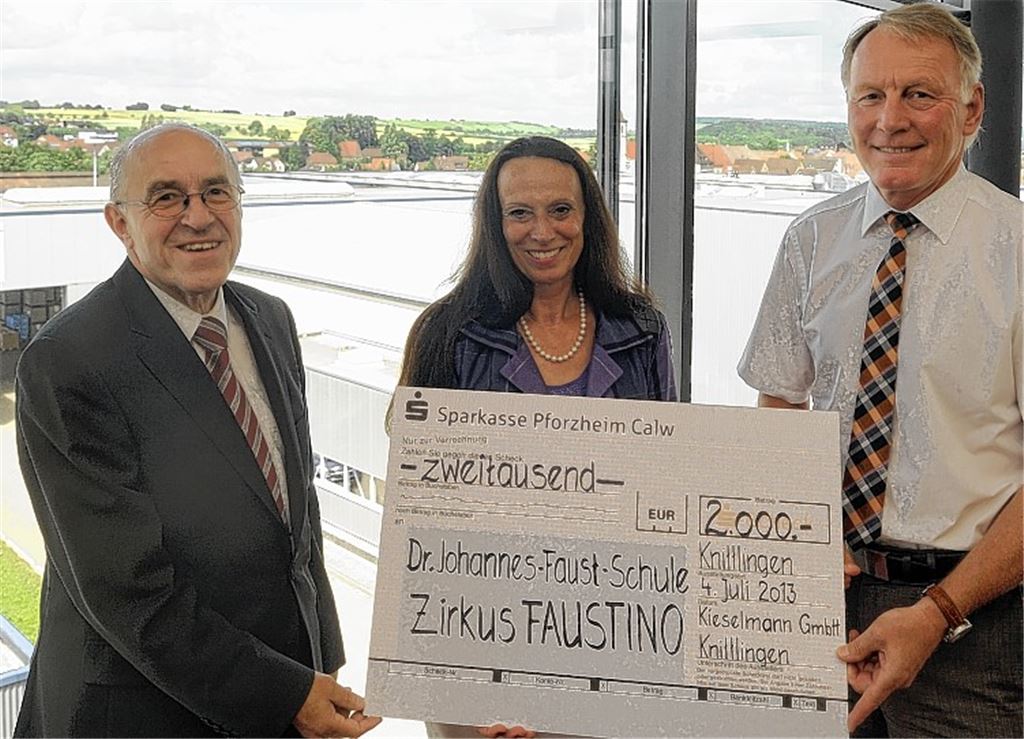 Freude über die Spende: Klaus Dohle, Heidi Bopp und Helmut Wagner (v.re.).