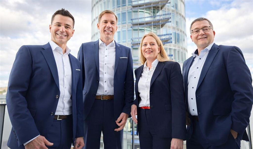 Freude über die Zahlen des vergangenen Geschäftsjahrs: Das Vorstandsquartett mit Vincenzo Giuliano, Sven Eisele, Kerstin Gatzlaff und Dr. Georg Stickel. Foto: Bastian