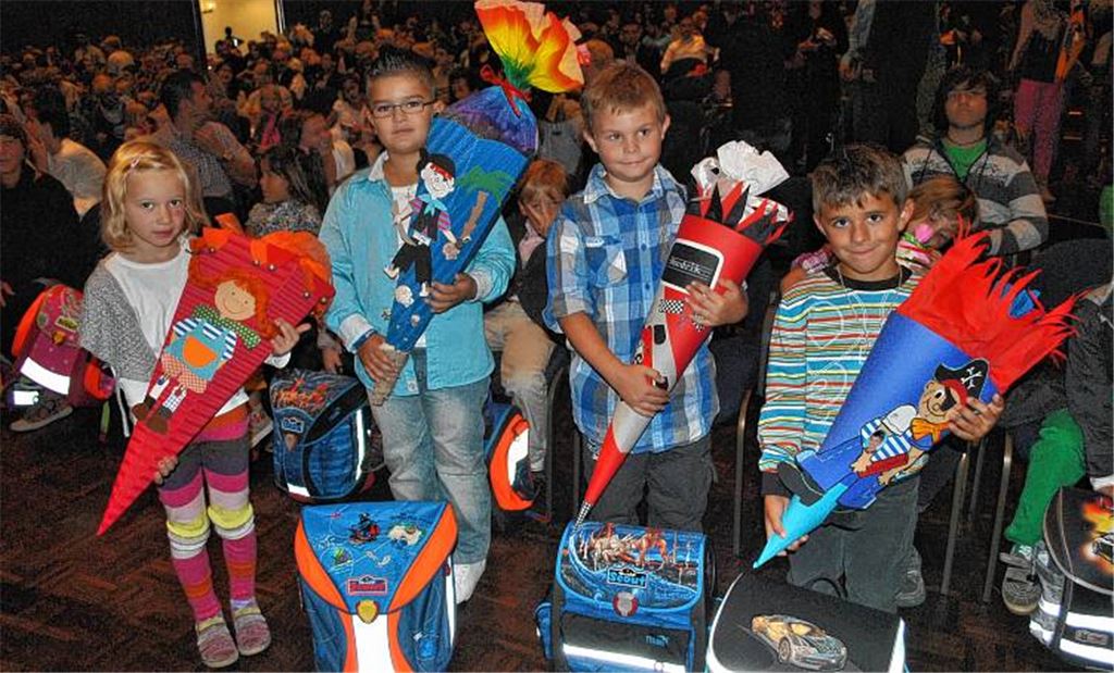 Freudige Erwartung: Im Mühlehof werden die neuen Erstklässler begrüßt.Foto: Stahlfeld