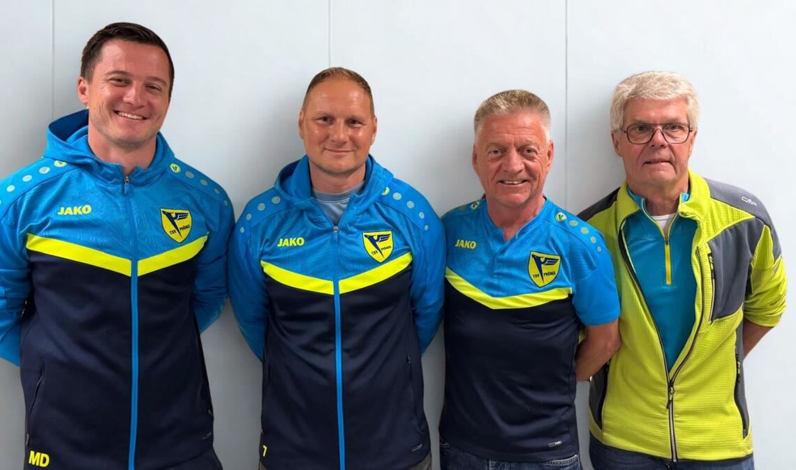 Freuen sich auf die Zusammenarbeit: der Spielausschussvorsitzende Michael Dorn, Coach Karl-Heinz Nagel, der zweite Vorstand Gerd Thieme und Vorstand Karl-Heinz Mannhardt (v.li.).