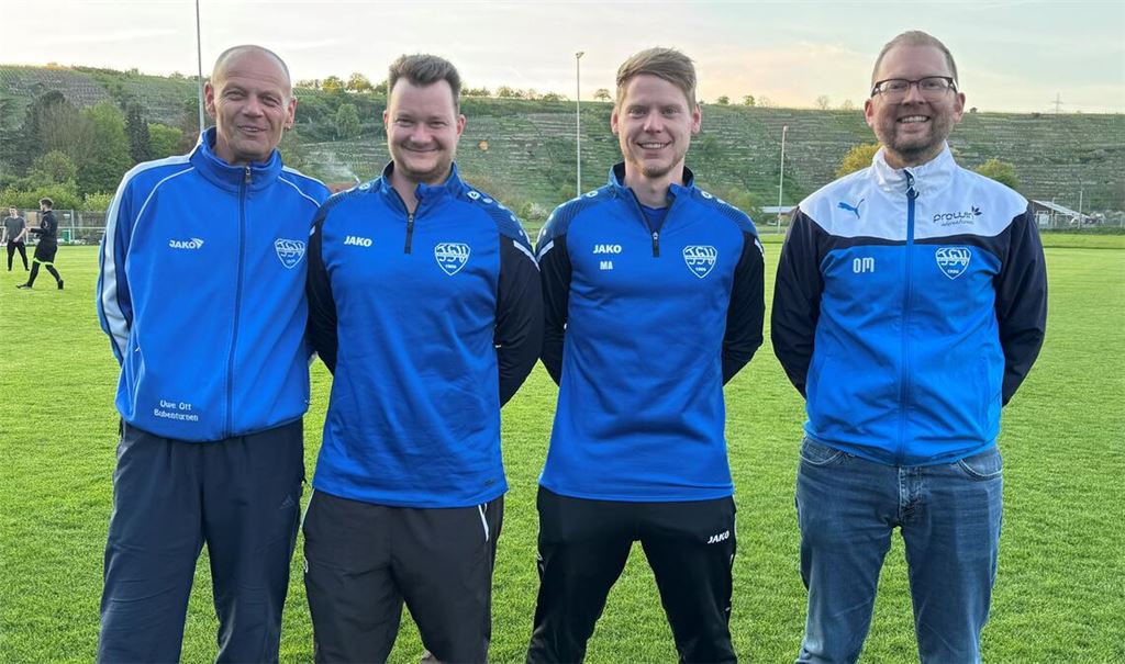 Freuen sich auf die kommende Saison: Vorstand Uwe Ott, das künftige (Spieler-)Trainer-Duo Christian Schwab (Abteilungsleiter) und Marek Althans (Spielleiter) sowie der zweite Vorstand Olaf Müller. Foto: Klassen