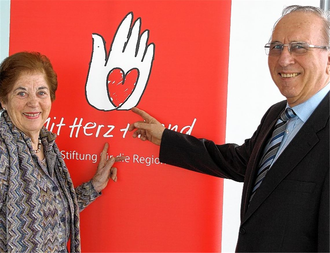 Freuen sich auf innovative Bewerbungen aus dem Bereich der Denkmalpflege für den Bürgerschaftspreis der Sparkassen-Stiftung „Mit Herz und Hand“: Brigitte Wetzel und Konrad Maier, die Vorsitzenden des Stiftungs-Kuratoriums.
