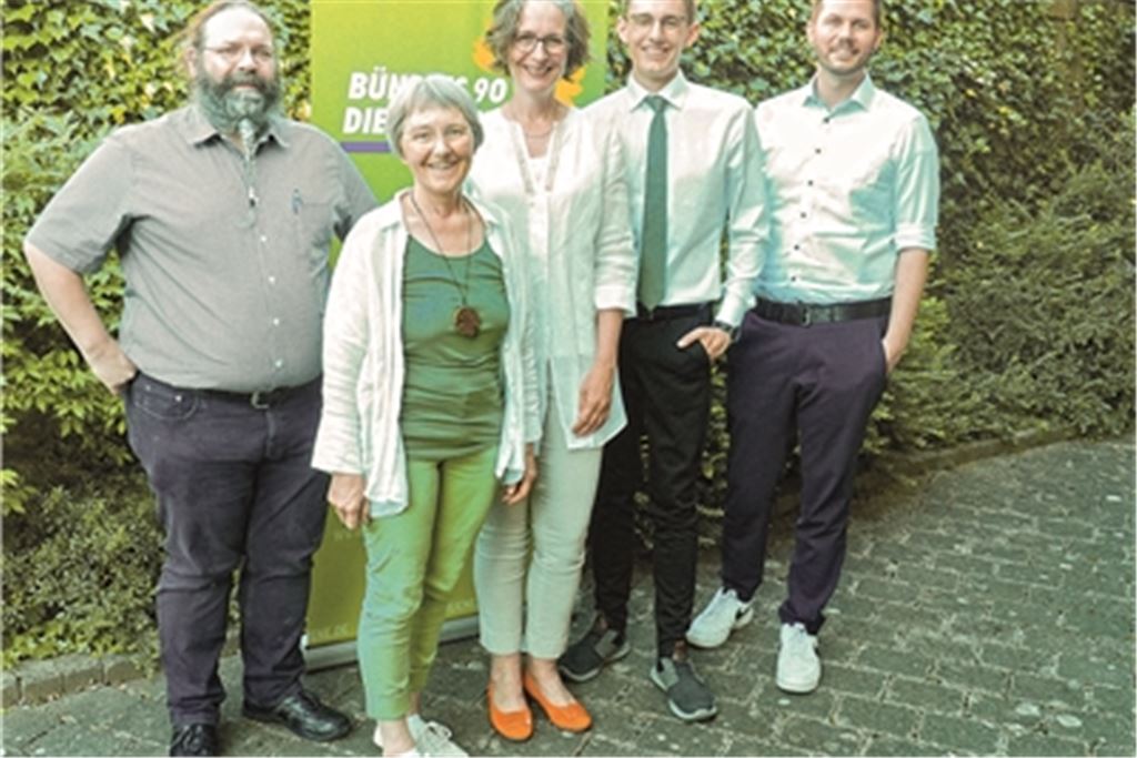 Freuen sich über den neu gegründeten Ortsverband (v.re.): Grünen-Landesvorsitzender Pascal Haggenmüller, der stellvertretende Vorstand Marlon Frommer, Vorständin Friederike Keitel, die Landtagsabgeordnete Stefanie Seemann und Kassierer Ralf Gerst. Foto: Müller