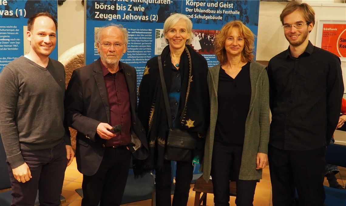 Freuen sich über einen gelungenen Vortragsabend (v.li.): Rafael Wallinger, Peter und Maiken Wallinger, Susanne Bökenheide und Simon Wallinger. Foto: Müller