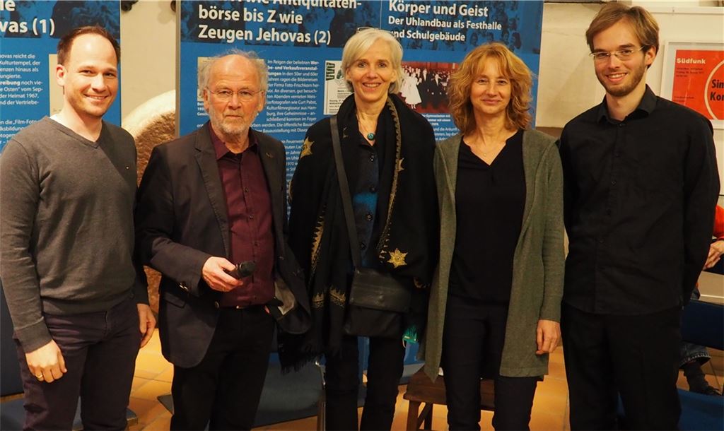 Freuen sich über einen gelungenen Vortragsabend (v.li.): Rafael Wallinger, Peter und Maiken Wallinger, Susanne Bökenheide und Simon Wallinger. Foto: Müller