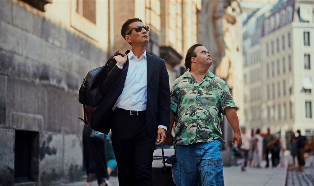 Freunde: Hideo (Kanji Tsuda, li.)  und  Buschi (Aladdin Detlefsen, re.)