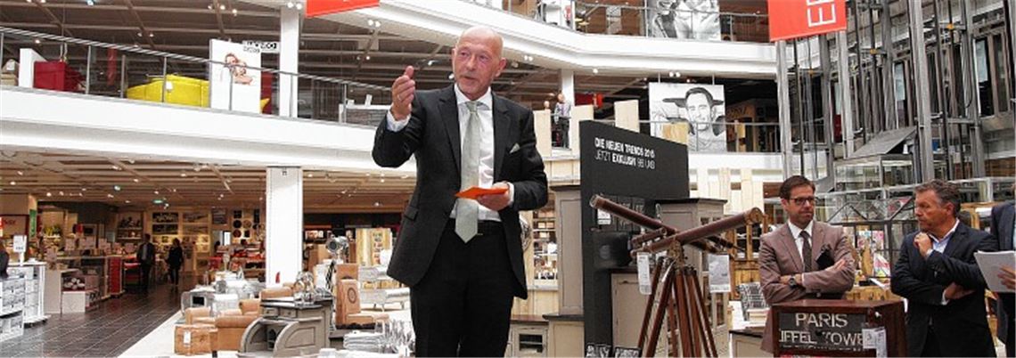 Freut sich auf das, was kommt: „Möbelzentrum Pforzheim“-Geschäftsführer Ekkehard Haase bei der Präsentation des neuen Hauses an der Autobahnanschlussstelle Pforzheim Nord.