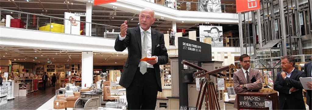 Freut sich auf das, was kommt: „Möbelzentrum Pforzheim“-Geschäftsführer Ekkehard Haase bei der Präsentation des neuen Hauses an der Autobahnanschlussstelle Pforzheim Nord.