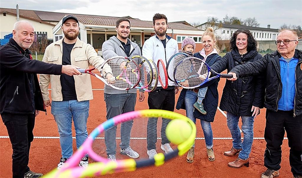 Freut sich auf viele neugierige Besucher: der Vorstand des TC Mühlacker.