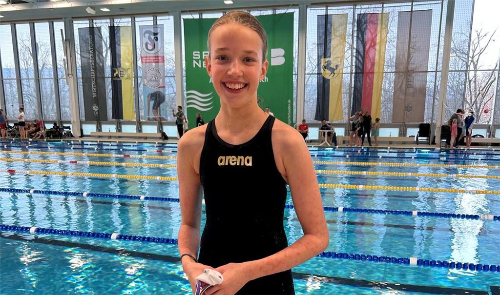 Freya Schwarz qualifiziert sich im Neckarbad für die deutschen Meisterschaften.
