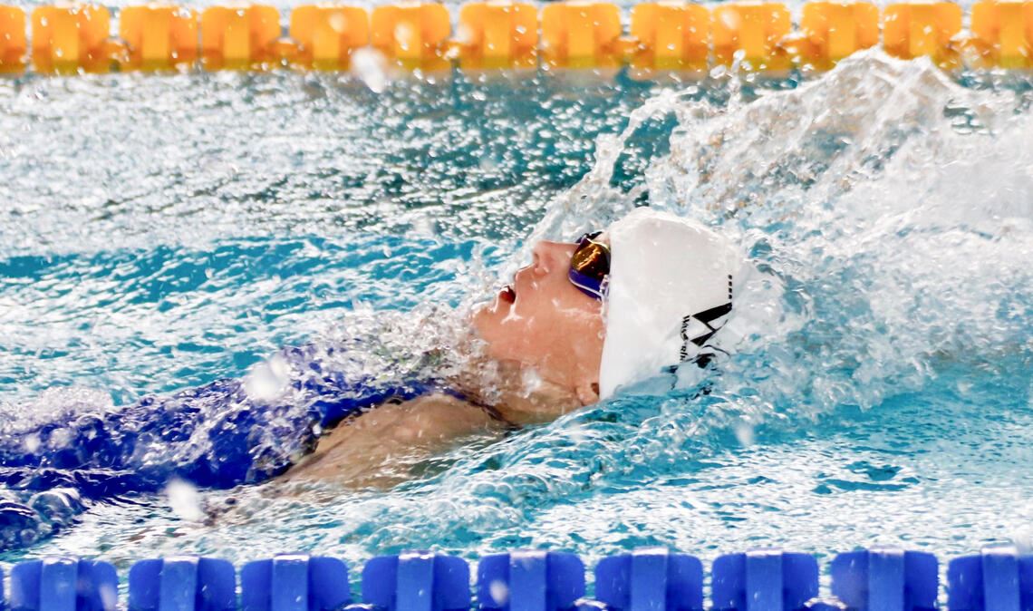 Freya Schwarz von den Wasserfreunden Mühlacker auf dem Weg zum starken sechsten Platz bei den deutschen Meisterschaften im Schwimmerischen Mehrkampf.
