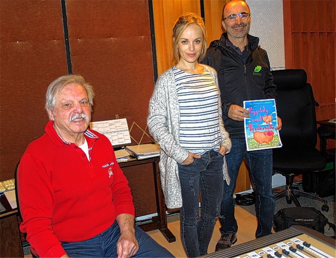 Friederike Kempter im Tonstudio mit Franz Halmich (li.) und Dietmar Gretter.