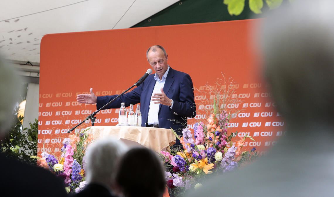 Friedrich Merz - damals Mitglied im "Zukunftsteam" von Armin Laschet - in Pforzheim beim Wahlkampf im Enzauenpark 2021. Foto: Archiv
