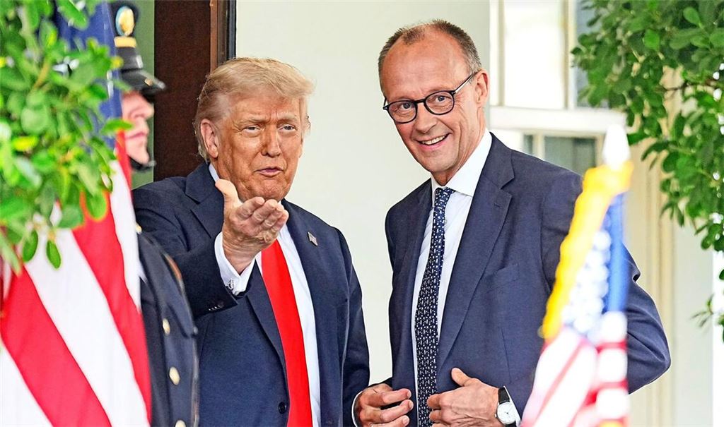 Friedrich Merz (r.) beim Besuch im Weißen Haus im vergangenen Jahr. Diese Jahr will er Donald Trump nach Bad Dürkheim einladen.