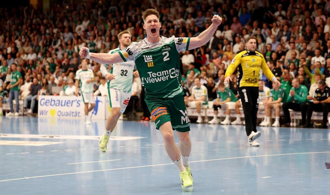 Frisch-Auf-Eigengewächs in Jubelpose.