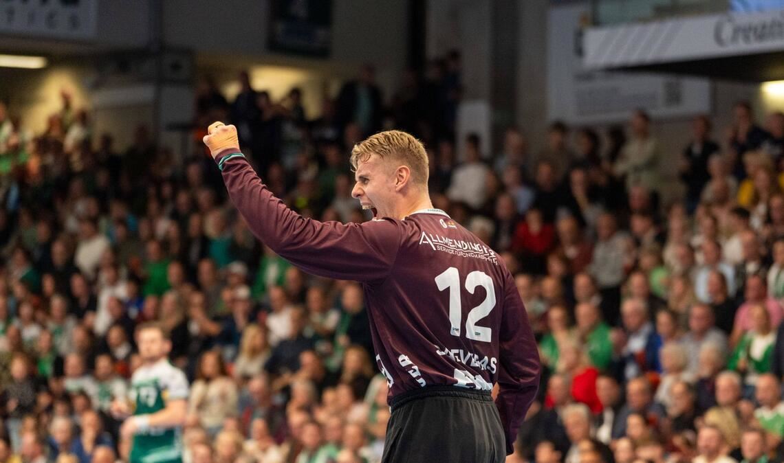 Frisch Auf mit Geduld und starker Deckung zum Arbeitssieg Frisch-Auf-Torwart Kristian Saeveras bei einer seiner neun Paraden.