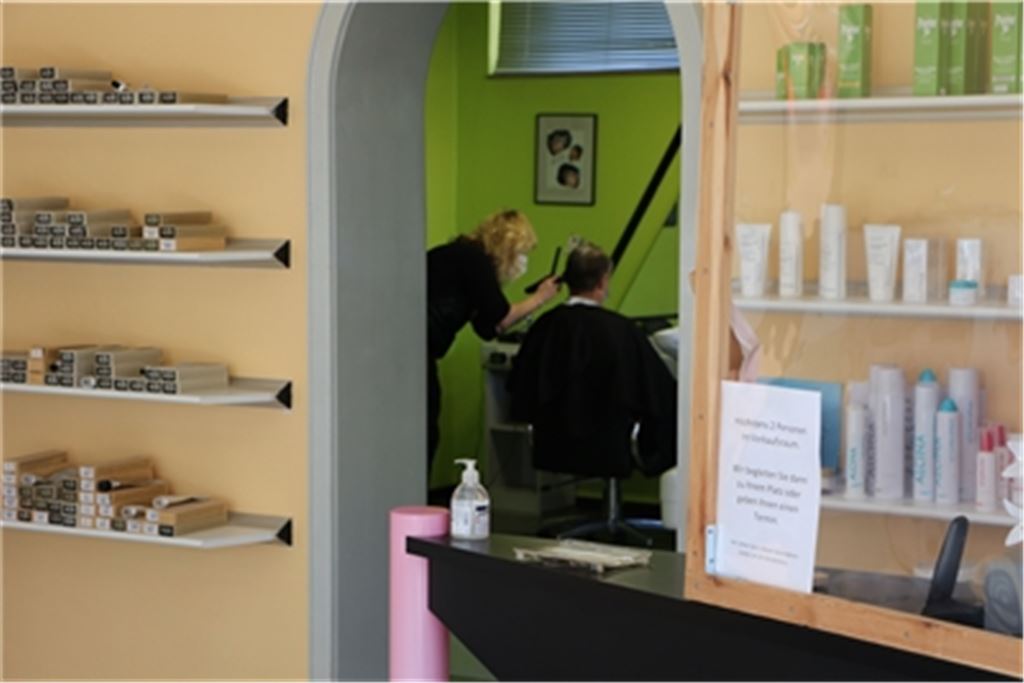 Friseure haben wieder geöffnet. Foto: Willimek