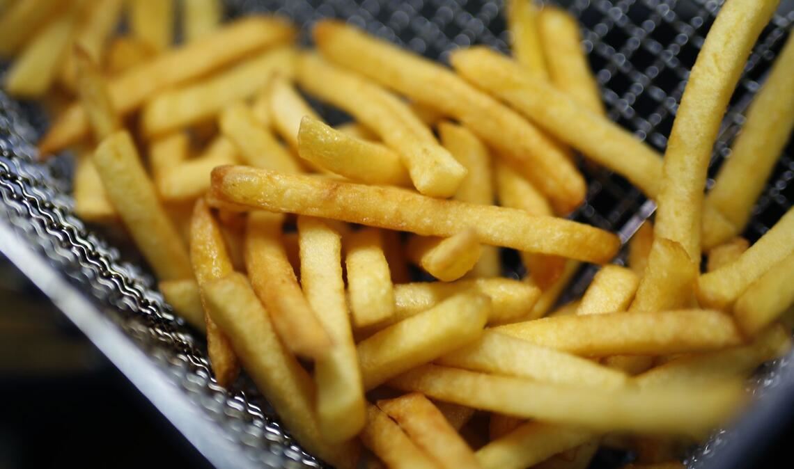 Fritten sind in Belgien ein Grundnahrungsmittel. Über die Qualität entscheidet nicht nur die Sorte der verwendeten Kartoffeln, sondern auch die Soße.