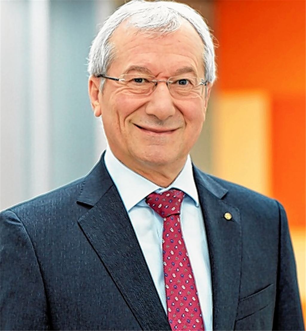 Volksbank-Vorstand gratuliert Fritz Schäfer