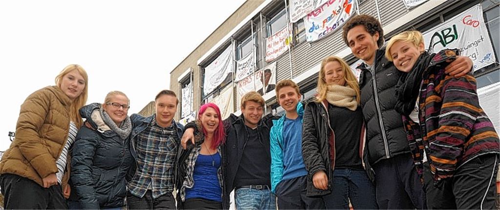 Fröhliche Gesichter nach dem Deutsch-Aufsatz: Den ersten Teil des Prüfungsmarathons haben die THG-Schüler hinter sich gebracht.