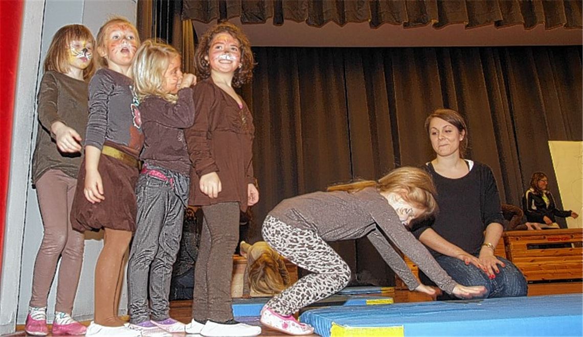 Früchte tänzerischer Arbeit: Die Jüngsten von Gym and Dance zeigen ihr Können. Foto: Rieger
